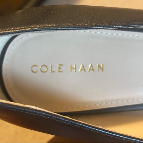 Cole Haan, black pump size 9.5B - Picture 5 of 6